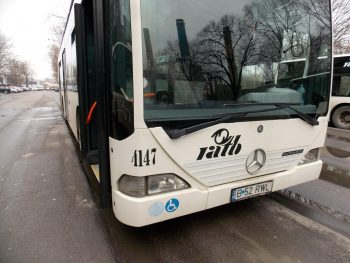 Amenzi uriașe pentru călătorii care vorbesc la telefon pe speaker în STB sau metrou