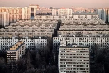 Salt imobiliar sau capcană financiară? Ce înseamnă dublarea plafonului „Noua Casă” pentru buzunarul tinerilor