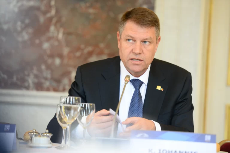 Banii din chiriile imobilului pierdut de Klaus Iohannis, încă nerecuperați. Ce demersuri face ANAF