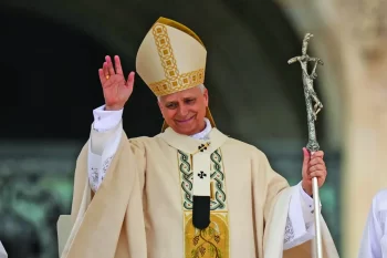 Papa Leon al XIV-lea suferă de cancer pulmonar. Medicii i-au extirpat o parte din plămân