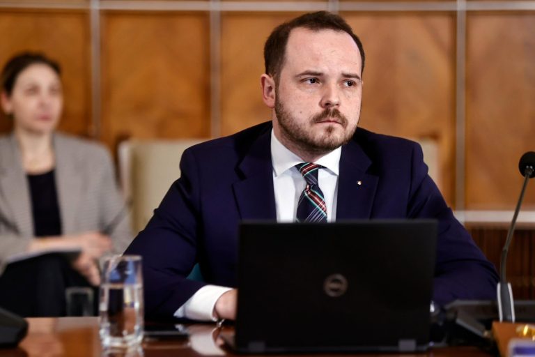 „O rușine”. Rogobete critică dur capitolul de Sănătate al programului Mureșan și o ia la întrebări pe Gheorghiu: „Trebuie să răspundă”