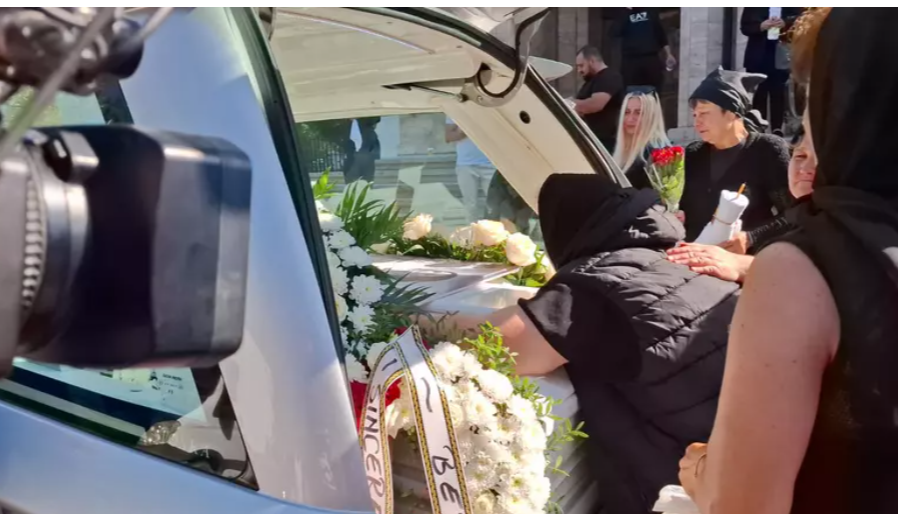 Înmormântarea Mădălinei Apostol - Sursa foto: Libertatea Mădălinei Apostol