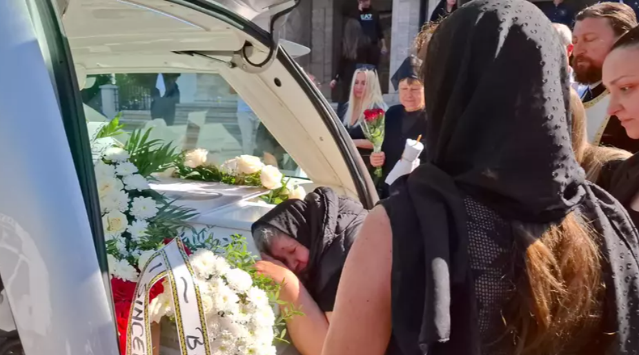 Înmormântarea Mădălinei Apostol - Sursa foto: Libertatea Mădălinei Apostol
