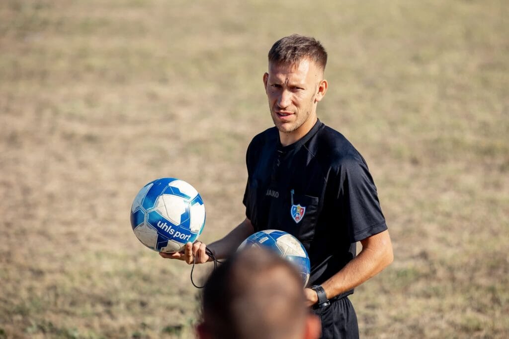 814310174_2804507976597004_1775933292473354756_n Soția lui Gheorghe Moldovan povestește cum arbitrul și-a pus capăt zilelor în fața copiilor