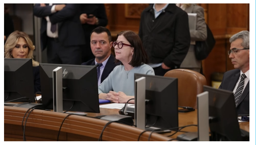 Vot decisiv pentru Guvernul Mureșan, în Parlament. Premierul desemnat are nevoie de 233 de voturi
