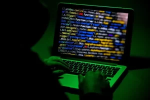 Austeritatea lovește în securitatea cibernetică: România își reduce intervențiile la doar 12 ore pe zi