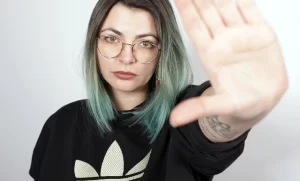 VIDEO Alina Greavu (ALUZIVA) acuză că un șofer a avut un comportament sexual explicit lângă ea, în trafic, în București