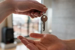 Ce au lăsat în urmă doi chiriași într-o locuință din Cluj. Proprietara a rămas fără cuvinte! Imaginile dezastrului – VIDEO