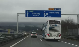 Vinieta din Austria devine exclusiv digitală! Ce prevede regula celor 18 zile și amenzile pe care le riscă șoferii