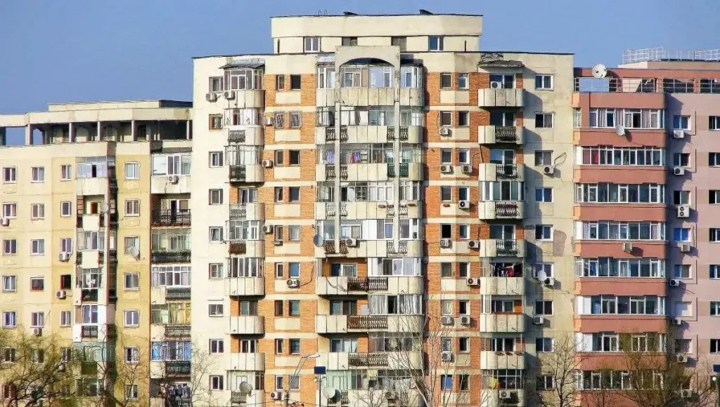 Isteria balconiadei. Dăm sau nu bani pentru lipsa autorizației? Ce spune Liga Asociațiilor de Proprietari