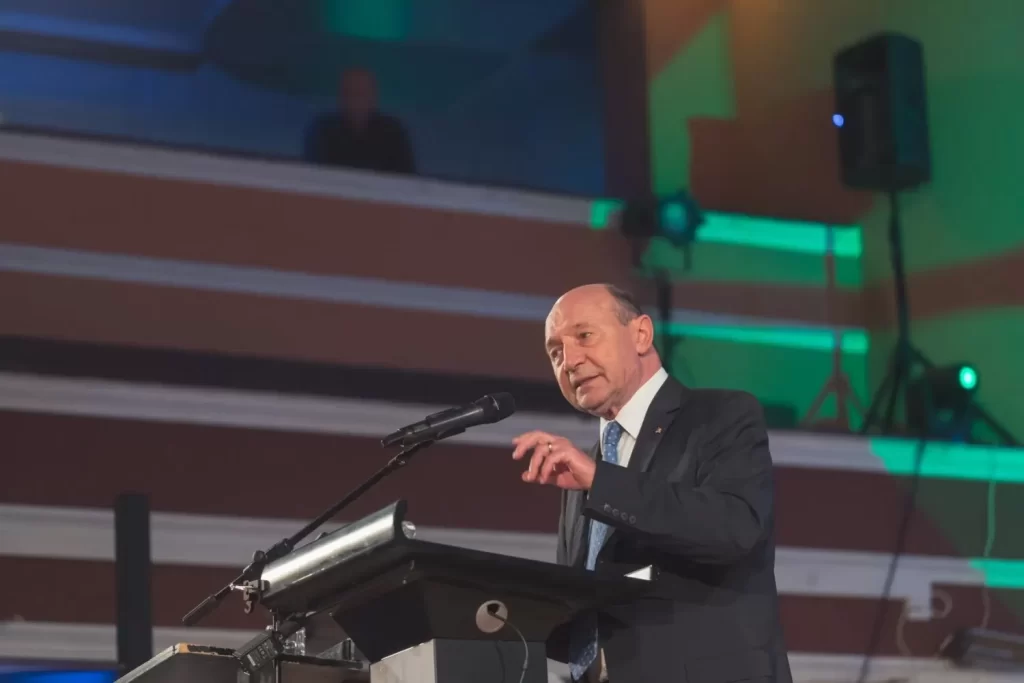 basescu Băsescu îi taie elanul lui Bolojan: „Va trebui să rezolve întâi problemele în interiorul partidului şi pe urmă să aspire la titlul de lider al opoziţiei”