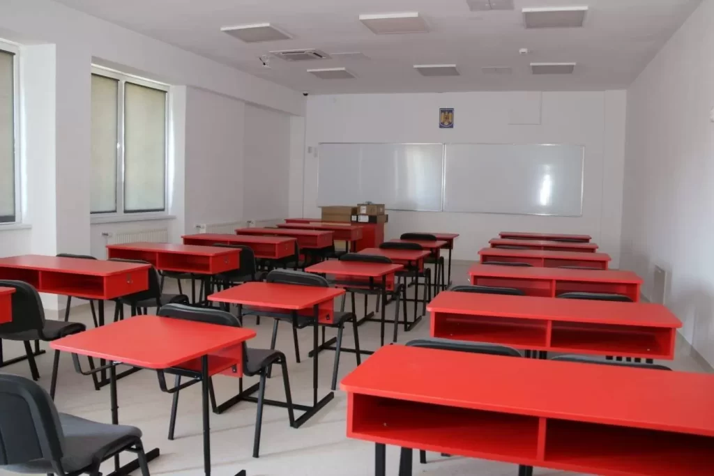 Elevă din Capitală, trimisă în judecată după ce ar fi agresat o profesoară