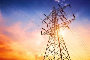 Deși este în război, Ucraina are energia de 4 ori mai ieftină decât România. De ce ne rupe curentul la buzunar?