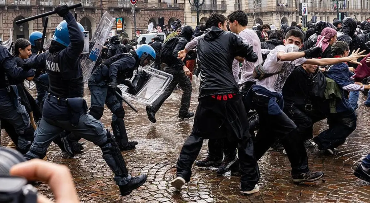Ce vor protestatarii din Italia: ”Să facem ca în Franța!”