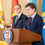 Nicușor Dan insistă să fie oficial: România, colonie franceză!