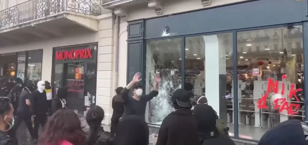 magazine devastate Franța, răvășită de jafuri în timpul protestelor. Magazinele de lux au căzut pradă hoților
