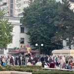 Coadă de circa 5 kilometri la Sf. Parascheva. Oamenii așteaptă cu orele să ajungă la raclă. Duminică are loc procesiunea „Calea Sfinților” – VIDEO