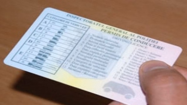 UPDATE. Percheziții la Serviciul Permise Ilfov: șpagă de 500 de euro ca să sari peste rând. Anunțul DNA