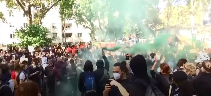 Protestele elevilor zguduie Franţa și intră într-o nouă etapă! Gaze lacrimogene, ciocniri între poliţie şi demonstranţi şi arestări – VIDEO