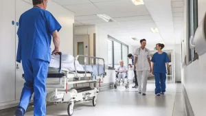 Scandalul sporurilor din Sănătate: Angajații pierd 208 milioane de lei pe lună