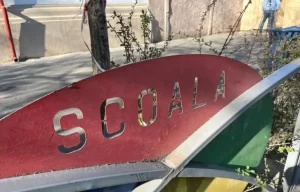Apar detectoare de metale în școlile din România? Se pregătesc măsuri pentru creșterea siguranței elevilor